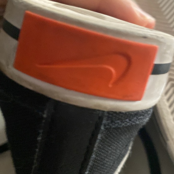 Nike - Picture 4 of 6